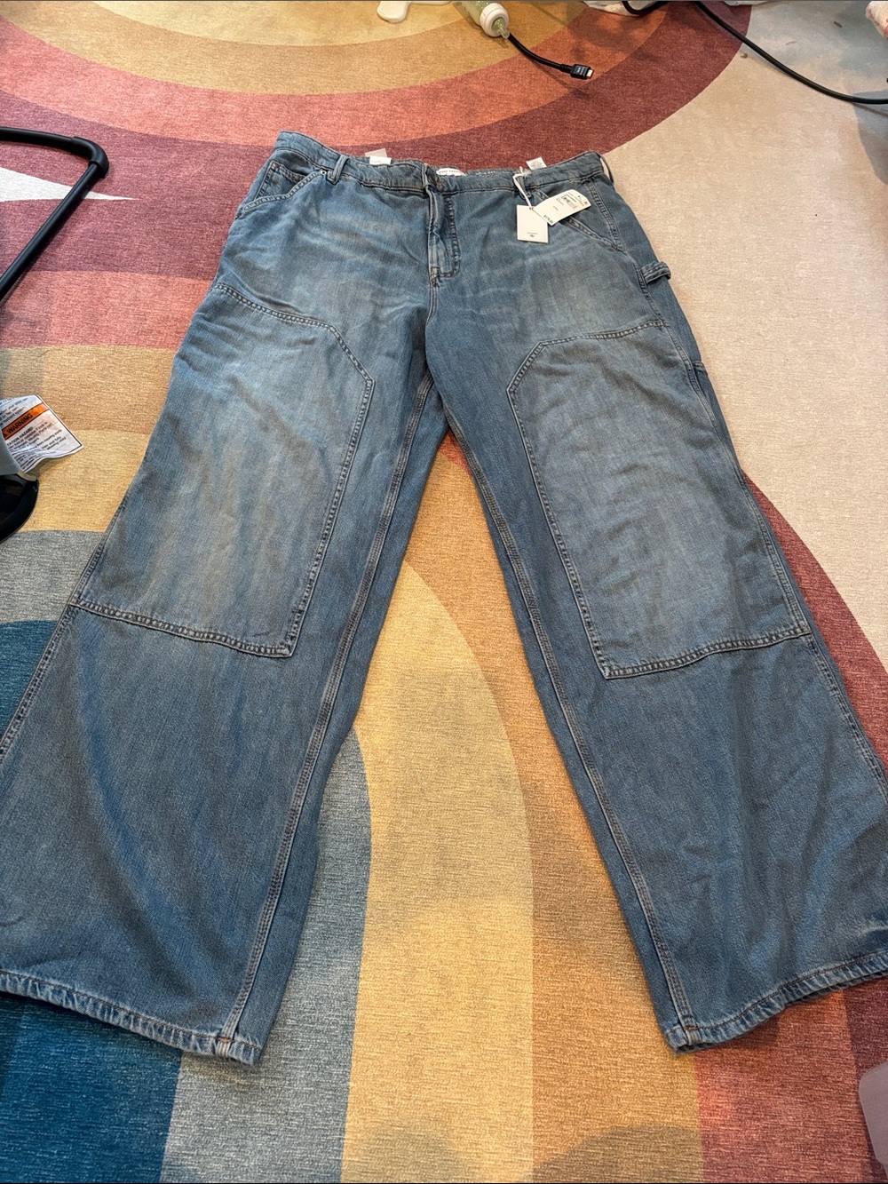 Good American Wide-Leg Patch Pocket Jeans in Faded Blue